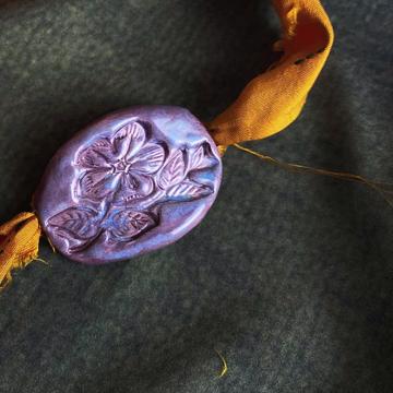 Bracelet Fleurs en Faïence et Sari, violet [2]