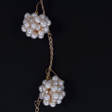 Boucles d'Oreilles Rondes en perles baroques, blanc