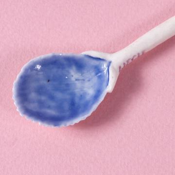 Petites cuillère Concha en porcelaine façonnée, bleu foncé [4]