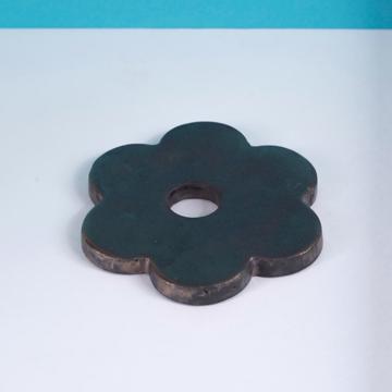 Mini pique-fleurs en faïence , bronze [2]