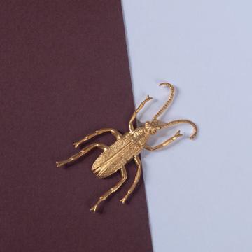 Pin's mini Scarabée en cuivre argenté ou doré