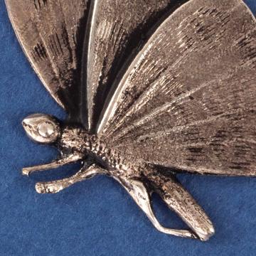 Pin's Papillon en cuivre argenté ou doré, argent, droite [4]