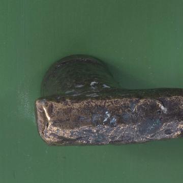 Poignée de porte Oiseau sur Branche en métal patiné, bronze, droite [5]