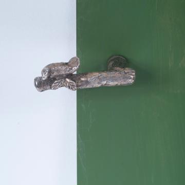Poignée de porte Oiseau sur Branche en métal patiné, argent, gauche [1]