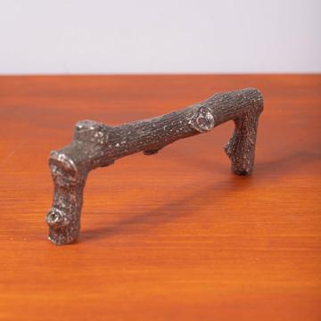 Poignée de tiroir branche en métal patiné, argent, 10 cm [1]