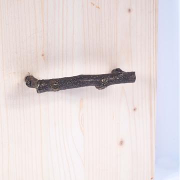 Poignée de tiroir branche en métal patiné