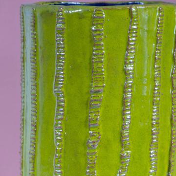 Grand Vase Lierre en faïence façonnée, vert péridot [5]