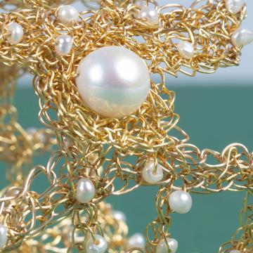 Aube cuff in pearls and gold plated, gold, openwork [2]