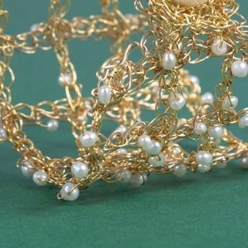 Aube cuff in pearls and gold plated, gold, openwork [3]