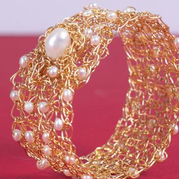 Aube cuff in pearls and gold plated, gold, small size [2]