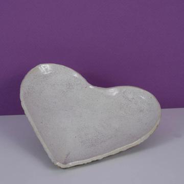 Heart plate in stamped stoneware, white [1]