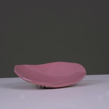 Bird bread dish in stamped sandstone, light pink