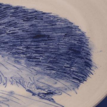 Assiette Forêt Bleue en faïence tournée, bleu foncé, hérisson [4]
