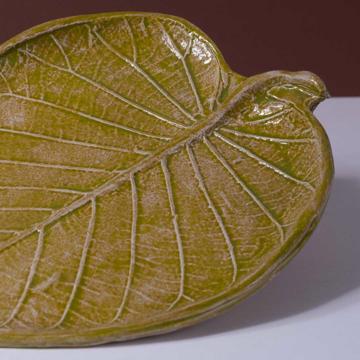 Viburnum Dessert Plate in stamped earthenware, peridot green [2]