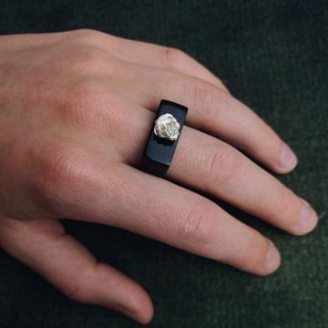 Rose ring in horn, black, size 67 [5]