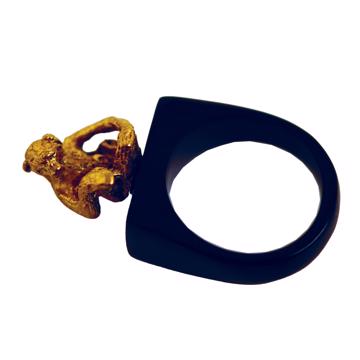 Monkey ring in horn, gold, size 58 [3]