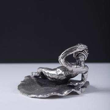 Les baigneuses en métal argenté, argent, sur le dos [3]