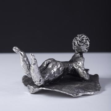 Silver plated bathers, silver, on her belly [4]