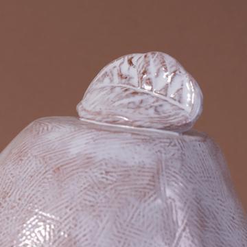 Beurrier Feuille en faïence estampée, blanc snow, 13,5 x 13 cm [2]