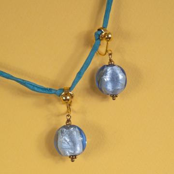 Round Murano earring in spun glass, violet blue , unpierced ear [1]