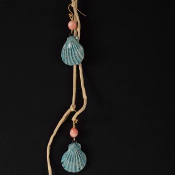 Boucles d'Oreilles Coquillage en corail et faïence, turquoise, oreille percée [1]