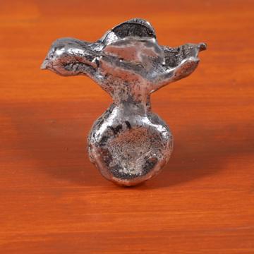 Large bird knob in casted metal, silver, right [1]