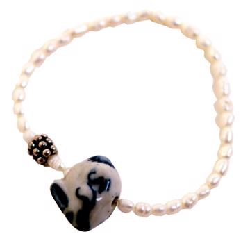 Rabbit bracelet in pearls and porcelain, dark blue [3]