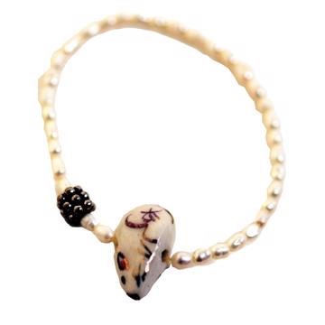 Mouse bracelet in pearls and porcelain