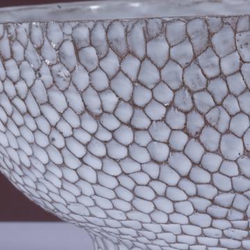 Hammered bowl in stamped sandstone, snow white [4]