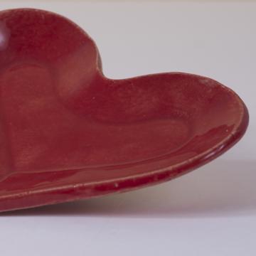 Heart saltcellar in sandstone, dark red [2]