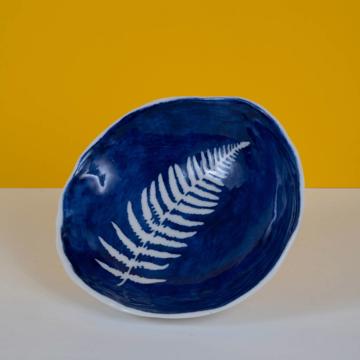 Stencil cup in stamped porcelain , dark blue, fern [1]