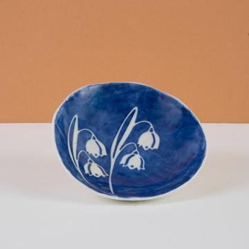 Stencil cup in stamped porcelain , dark blue, lily of the valley [1]