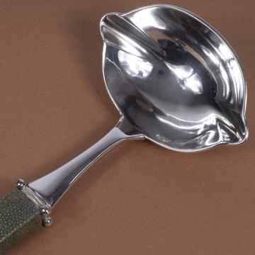 Galuchat sauce spoon in real leather, dark green [4]