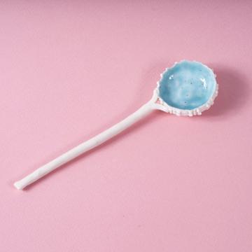 Cuillère Oursin en porcelaine façonnée, bleu clair [1]