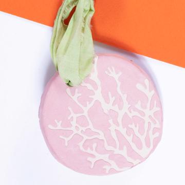 Coral Fragrance Medal in earthenware, antic pink, jasmine [2]