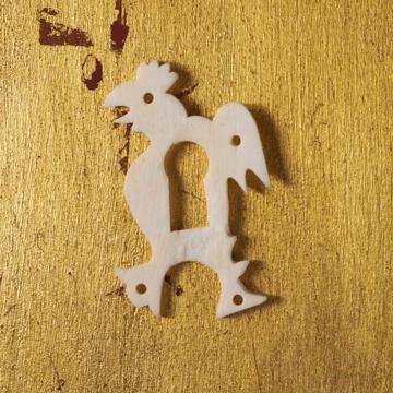 Key hole in Sculpted Bone, white, rooster [1]
