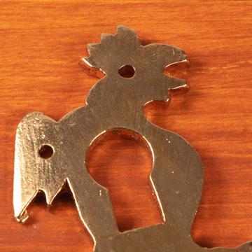 Rooster and Chick key hole in patinated metal, gold, chick [3]