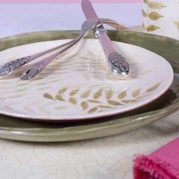 Tablescape with the Fern plate, multicolor, set with 3 cutlery - silver leaf design [3]