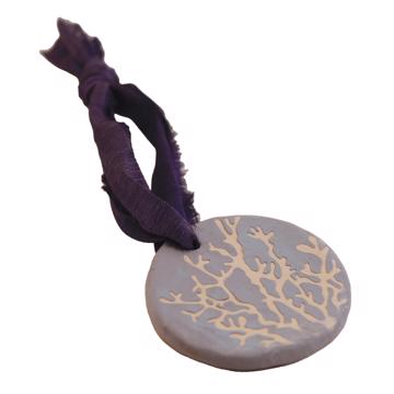 Coral Fragrance Medal in earthenware, lila, jasmine [3]
