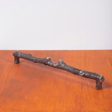 Poignée de tiroir branche en métal patiné, argent, 17 cm [1]