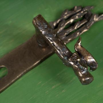 Poignée de porte Oiseau sur Branche en métal patiné, bronze, avec la plaque feuillage [3]