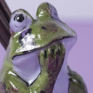 Frog pique holder in porcelain, grass green, gold and ebony [5]