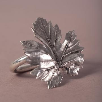 Leaves napkin rings in plated copper, silver, maple [1]