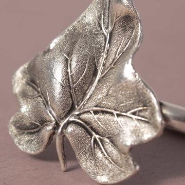 Leaves napkin rings in plated copper, silver, ivy [2]
