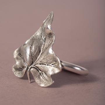 Leaves napkin rings in plated copper, silver, ivy [1]