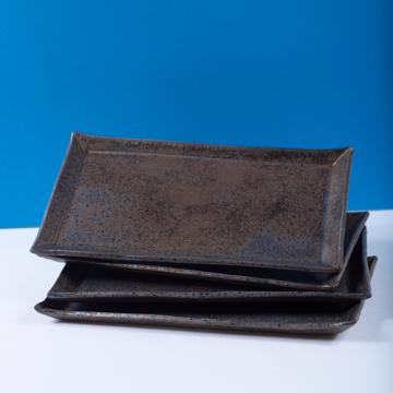 Service Or Noir en grès estampé, bronze, 26 x 14 cm [1]