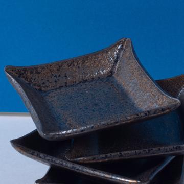 Black Gold tableware in stamped sandstone, bronze, 8 x 8 cm [3]