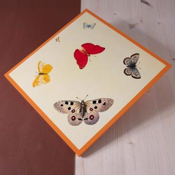 Butterfly placemat in chromo on wood, orange [1]