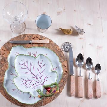 Table dressée avec les assiettes Feuille en porcelaine, multicolore, ensemble avec 7 couverts - modèle quartet [3]