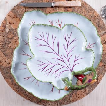 Table dressée avec les assiettes Feuille en porcelaine, multicolore, ensemble avec 7 couverts - modèle quartet [4]